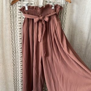 Wide leg pleated pants